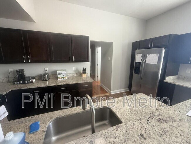 Building Photo - 17 E 21st St