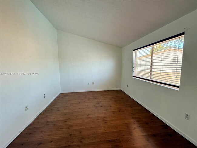 Building Photo - 6235 SW Kendale Lakes Cir