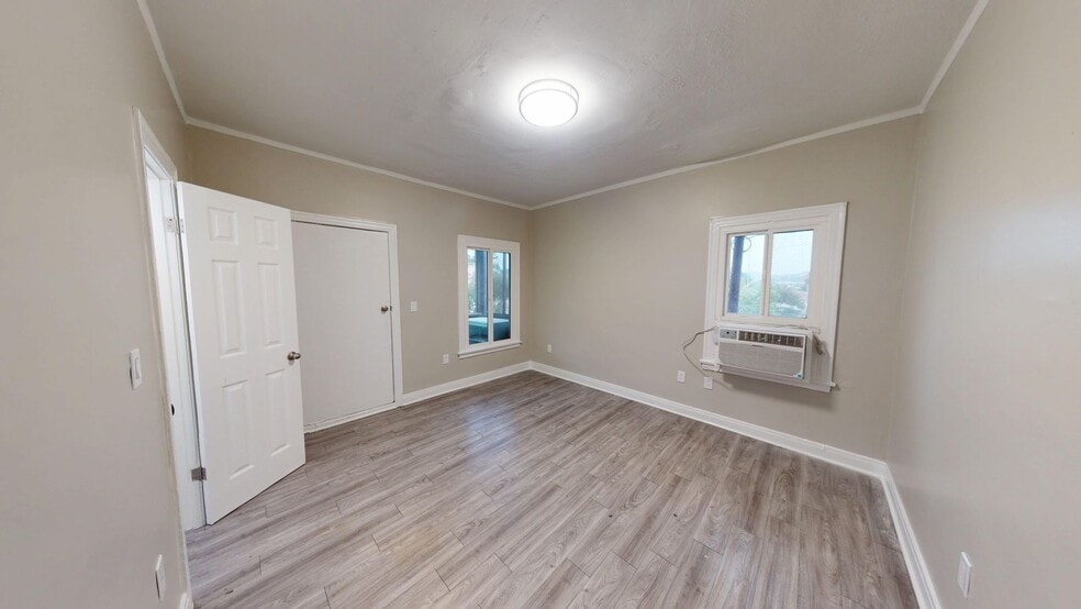 Interior Photo - 3500-3506 City Terrace Dr