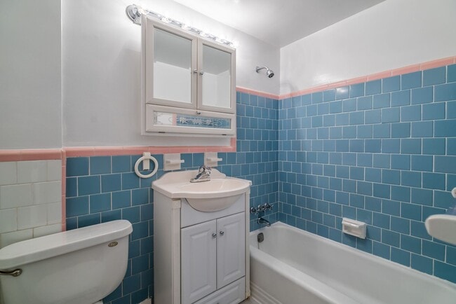 Building Photo - Rare Large Efficiency (552 Sq Ft) Close To...