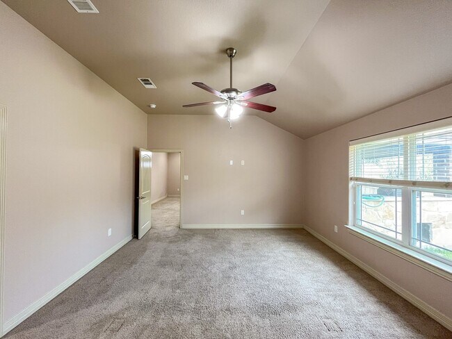 Building Photo - Available NOW This charming 1 story, 3 bedroom, 2 bath house could be your next home! Beautiful c...