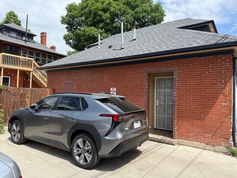 Building Photo - 1024 N Marion St