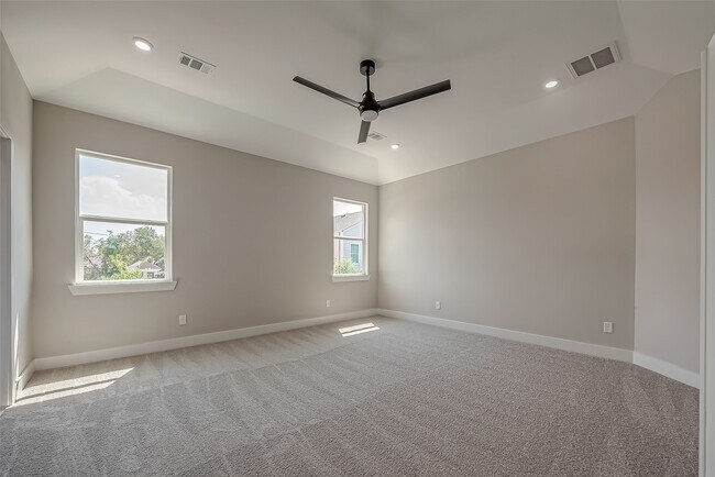 Building Photo - 8128 Chateau St