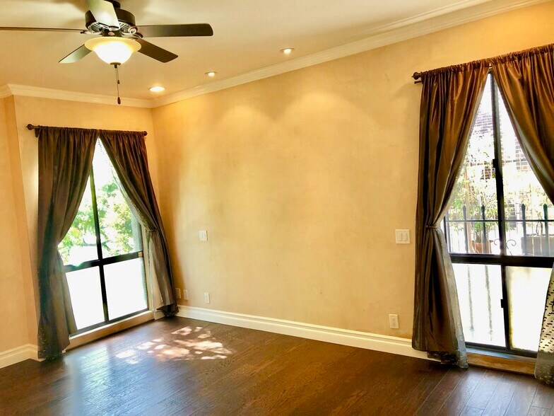 MASTER BEDROOM - 2324 S Beverly Glen Blvd