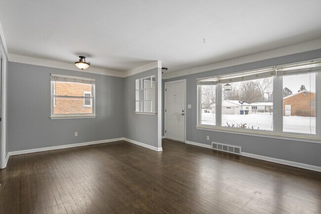 Building Photo - 27576 MacKenzie Dr