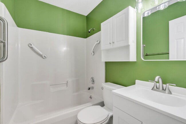 Building Photo - 3BR/2BA Cul-de-Sac Retreat Minutes from Downtown..Fenced Yard & Deck! $2100/mo rent