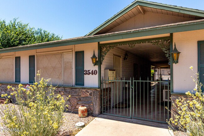 Building Photo - 3540 E Montecito Ave