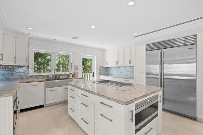 Building Photo - 6831 Sunrise Ct