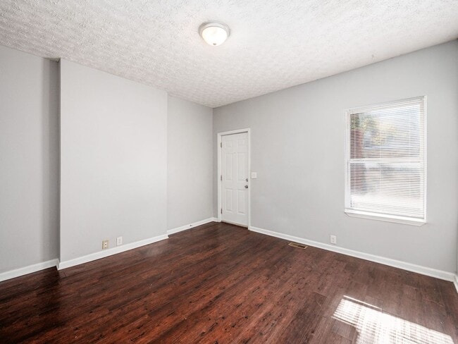 Building Photo - 421 E Mithoff St