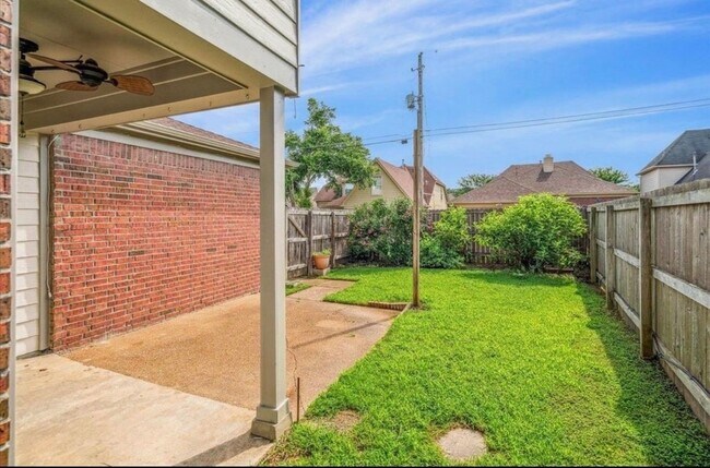 Building Photo - 772 Breeze Way