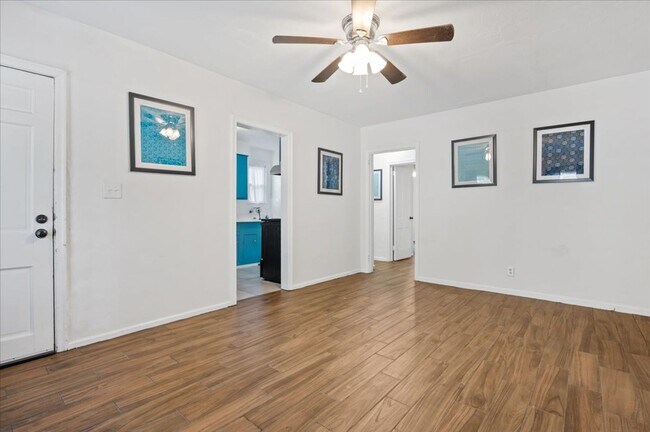 Building Photo - Charming Duplex Near Daffin Park with Private Fenced Yard and Off-Street Parking