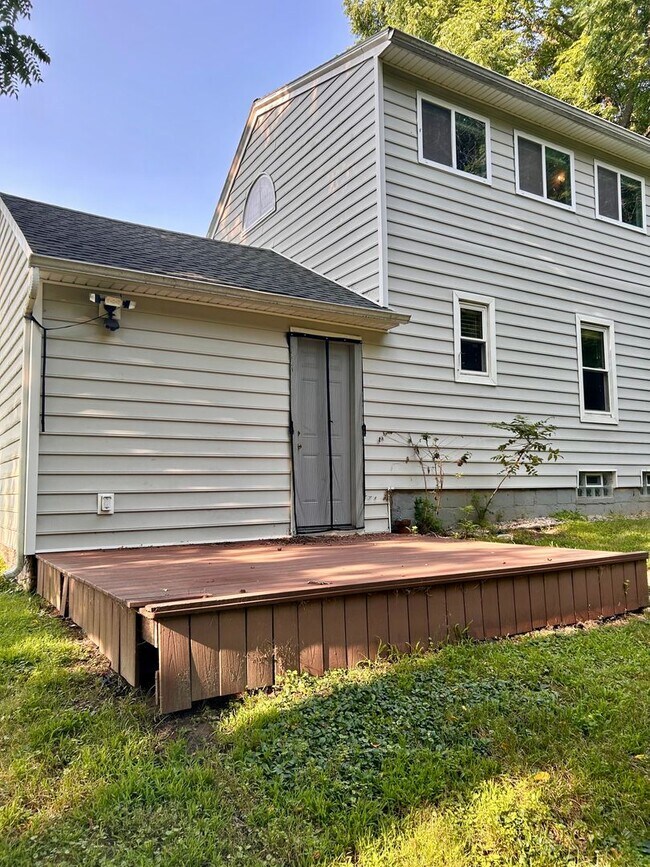Building Photo - 79 River Meadow Dr