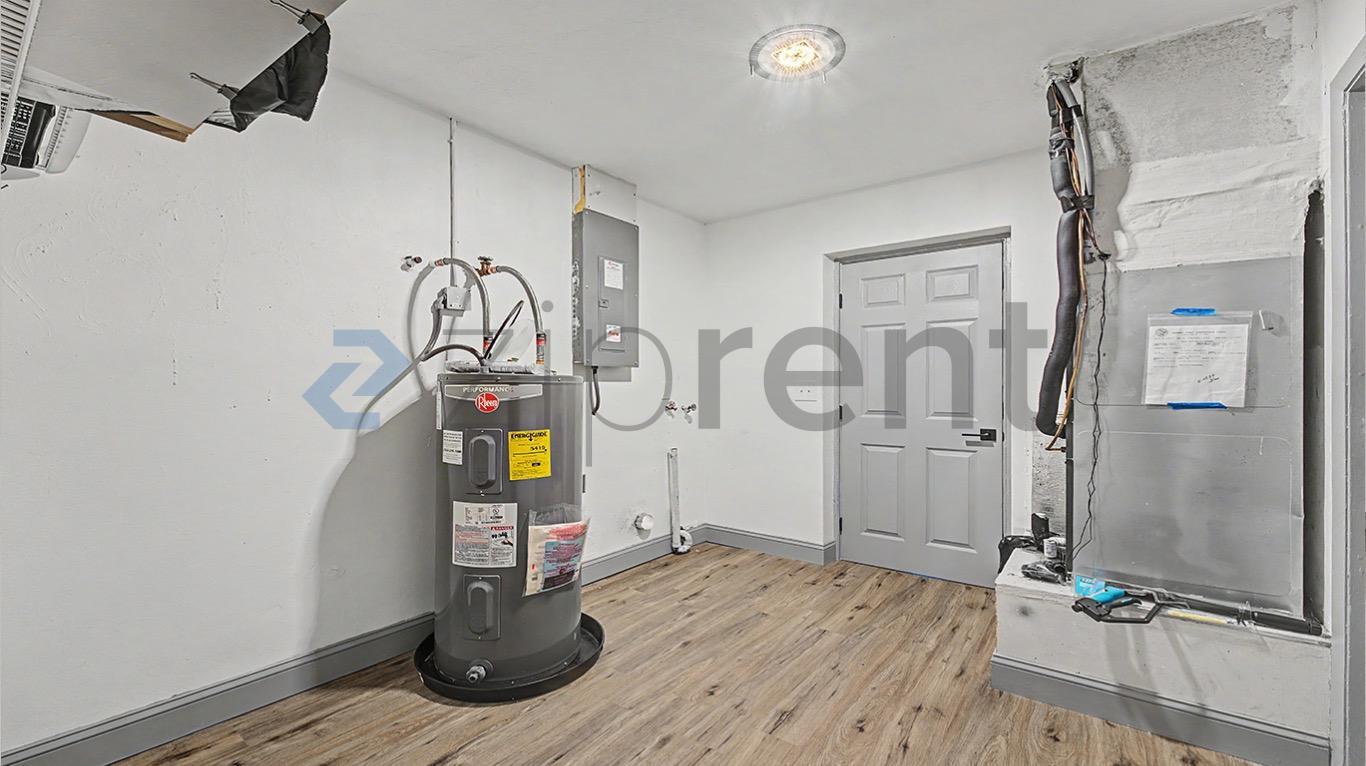 Building Photo - Unit