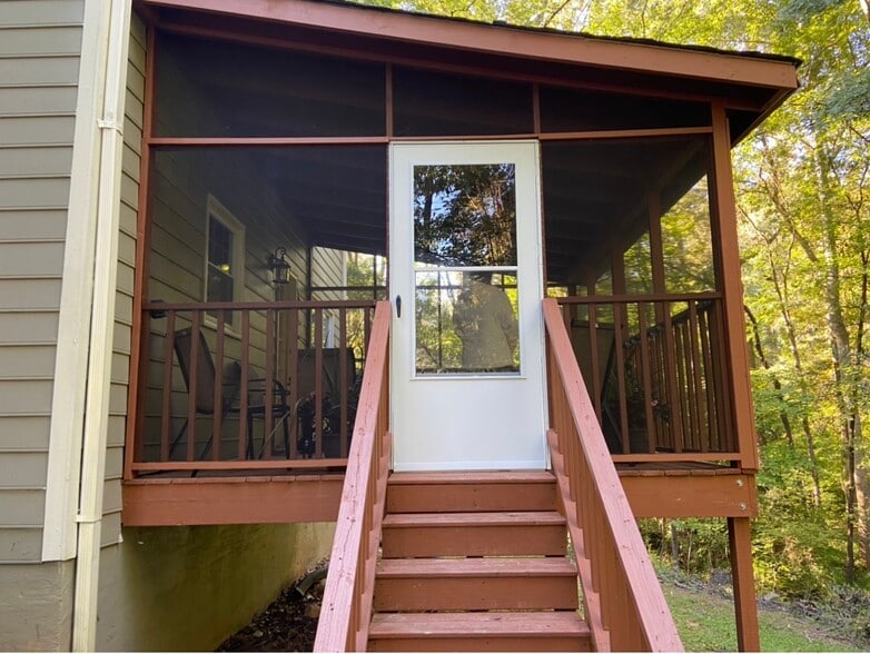 Building Photo - 265 Fairfield Cir