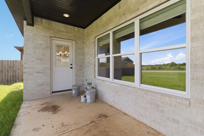 Building Photo - 970 Trestle Ln