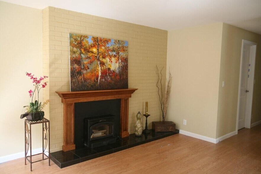 Building Photo - 2337 Minor Ave E