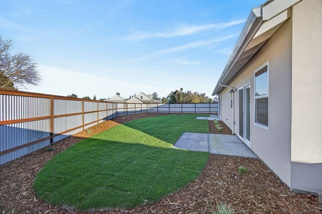 Building Photo - 35622 Yosemite Ave