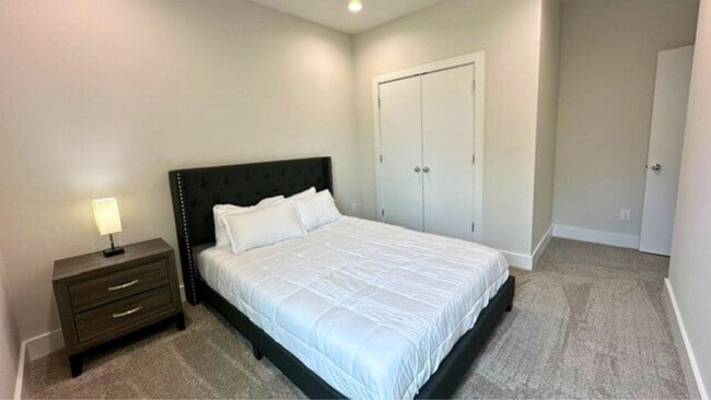 Building Photo - 835E Dorchester St