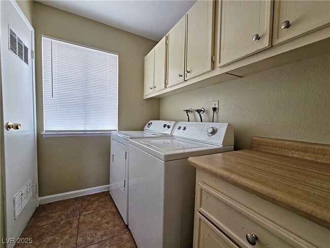 Building Photo - 5357 Del Gado Dr