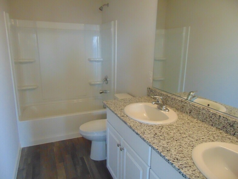 Building Photo - 806 W Caroline St