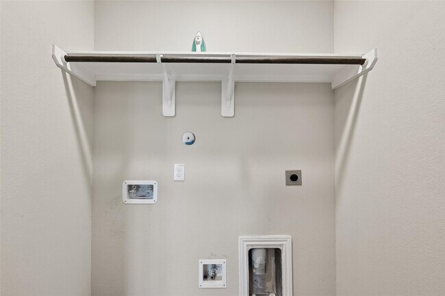 Building Photo - 2903 Painted Sunrise Trail