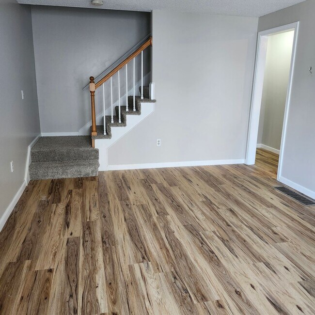 Building Photo - 6 Pine Grove Ave
