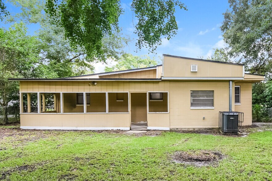 Building Photo - 7258 Greenway Dr