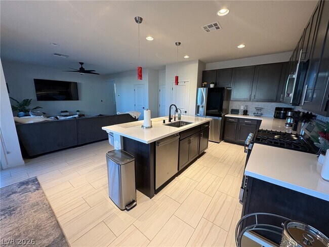 Building Photo - 9702 Sapphire Rim Ave