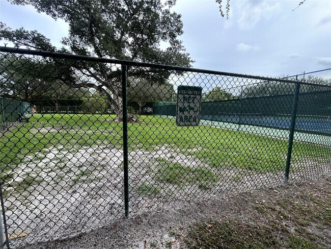 Building Photo - 1263 SW 46th Ave