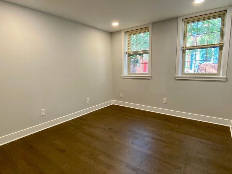 Building Photo - 722 Lombard St