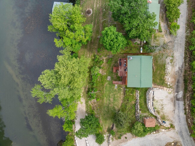 Building Photo - 721 Shore Rd