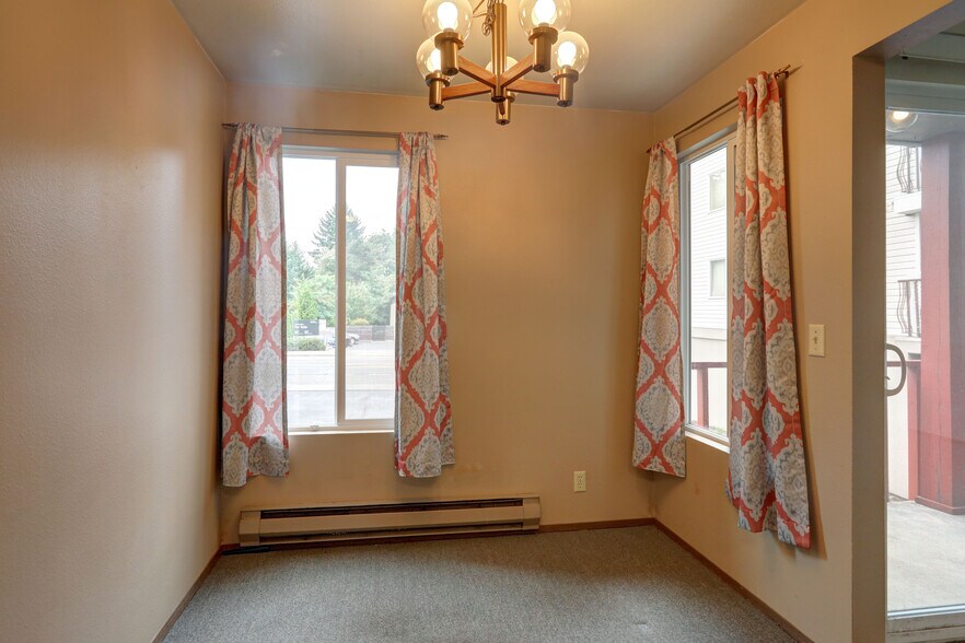 Breakfast/Dining Room - 12044 15th Ave NE