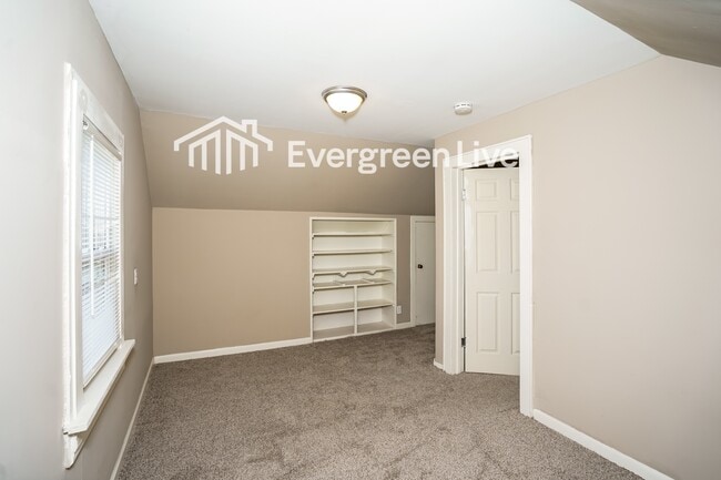 Building Photo - 2202 S 71st St