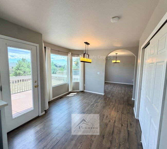 Building Photo - 7927 Buschborn Rd