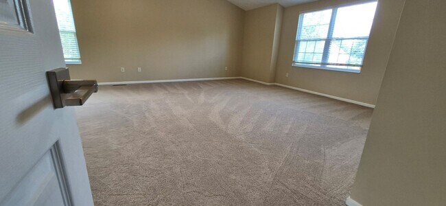 Building Photo - 2999 Iowa Ct