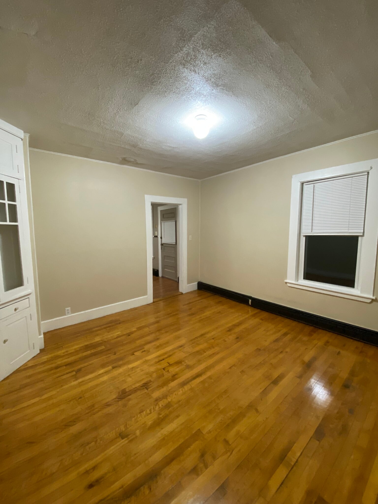 Building Photo - 527 Champlain St