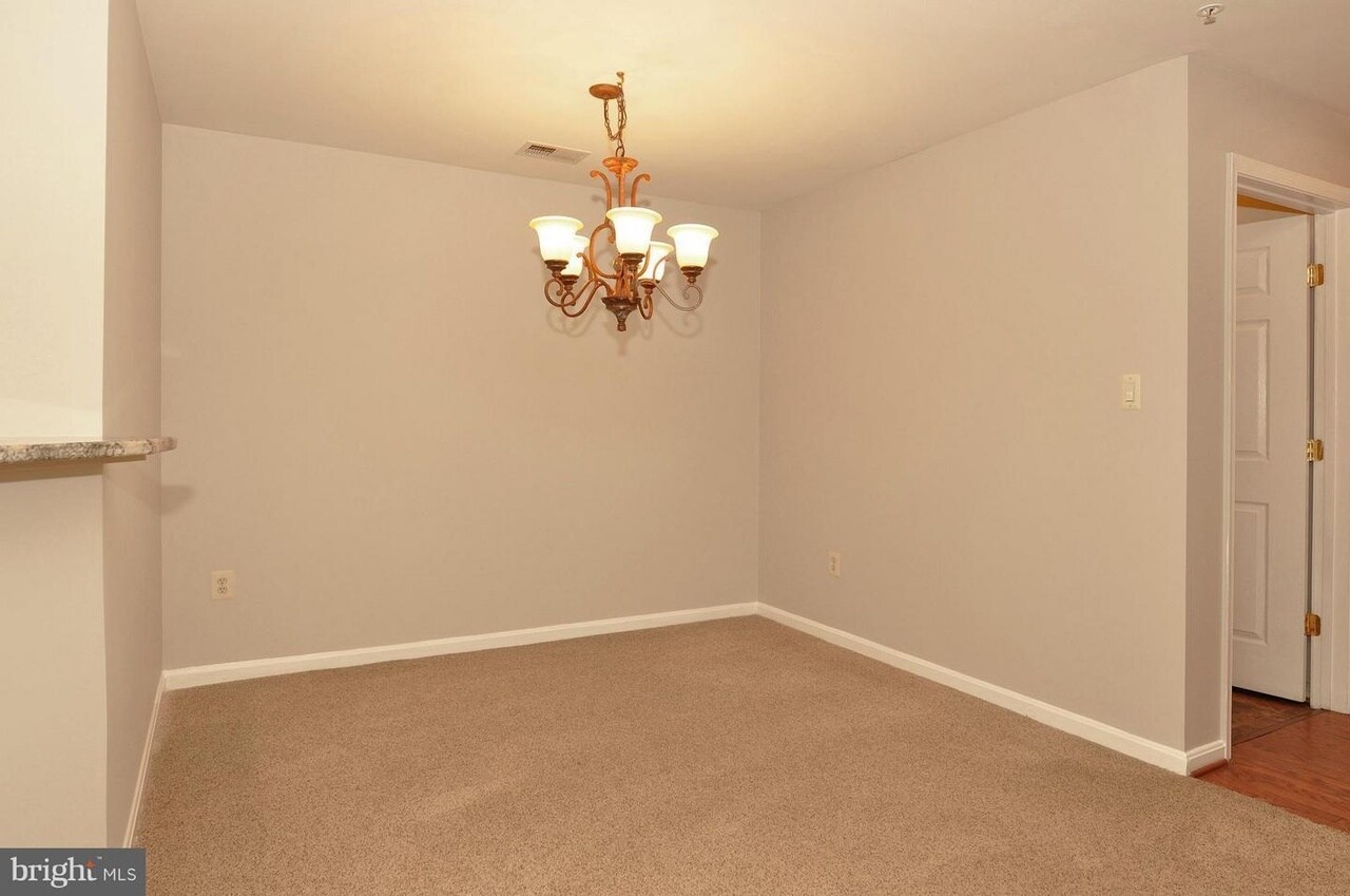 Building Photo - 13103 Millhaven Pl