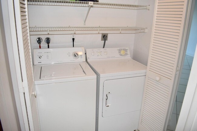 Building Photo - 3000 Presidential Way