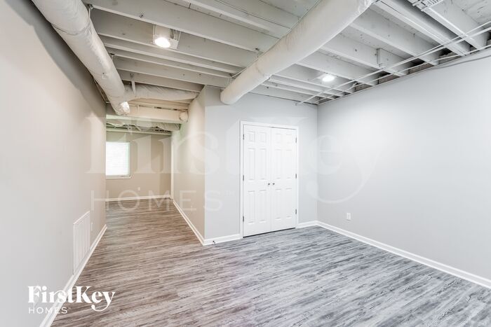 Building Photo - 3030 Weatherford Dr