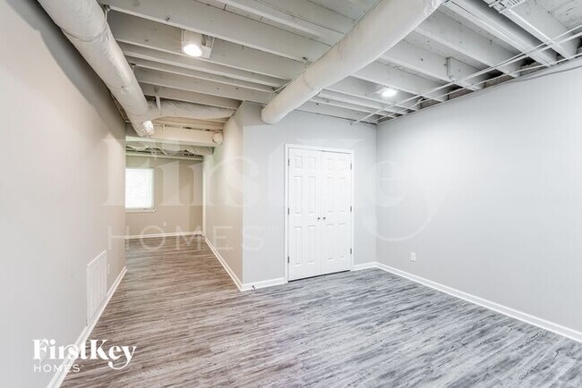 Building Photo - 3030 Weatherford Dr