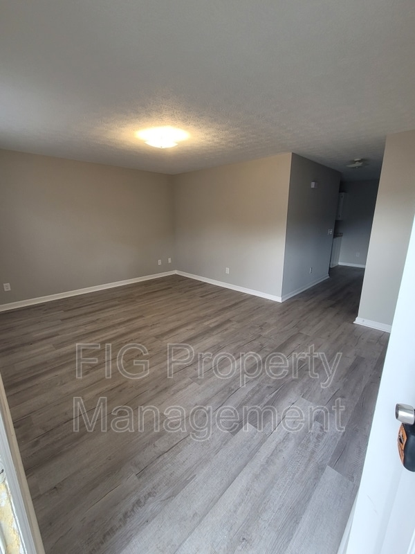 Building Photo - 1631 E Main St