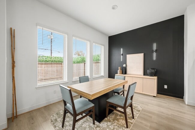 Building Photo - 8906 Covenant Pl