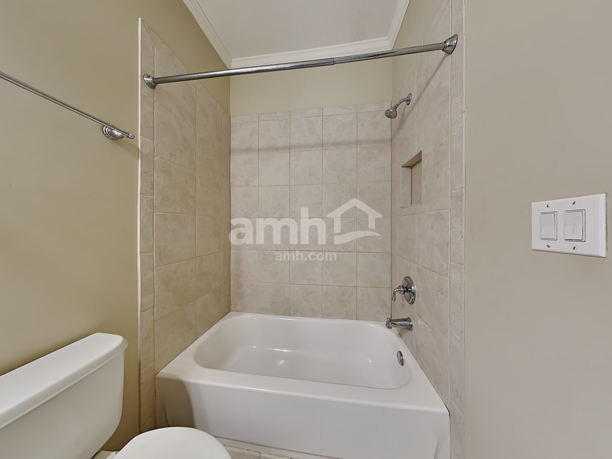 Building Photo - 302 Green St