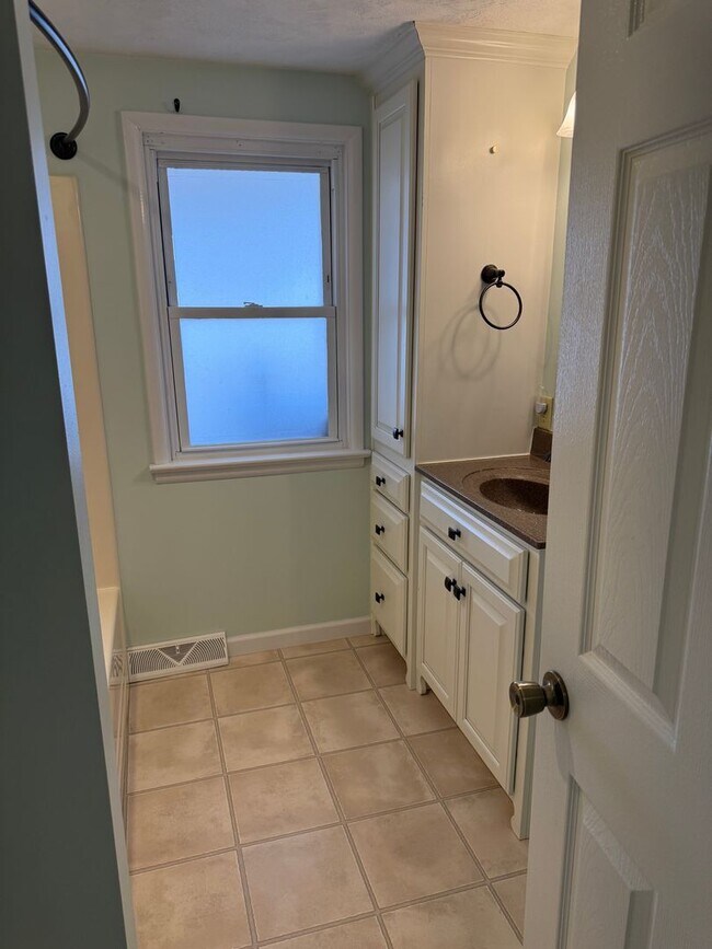 Building Photo - 558 Shippensburg Rd