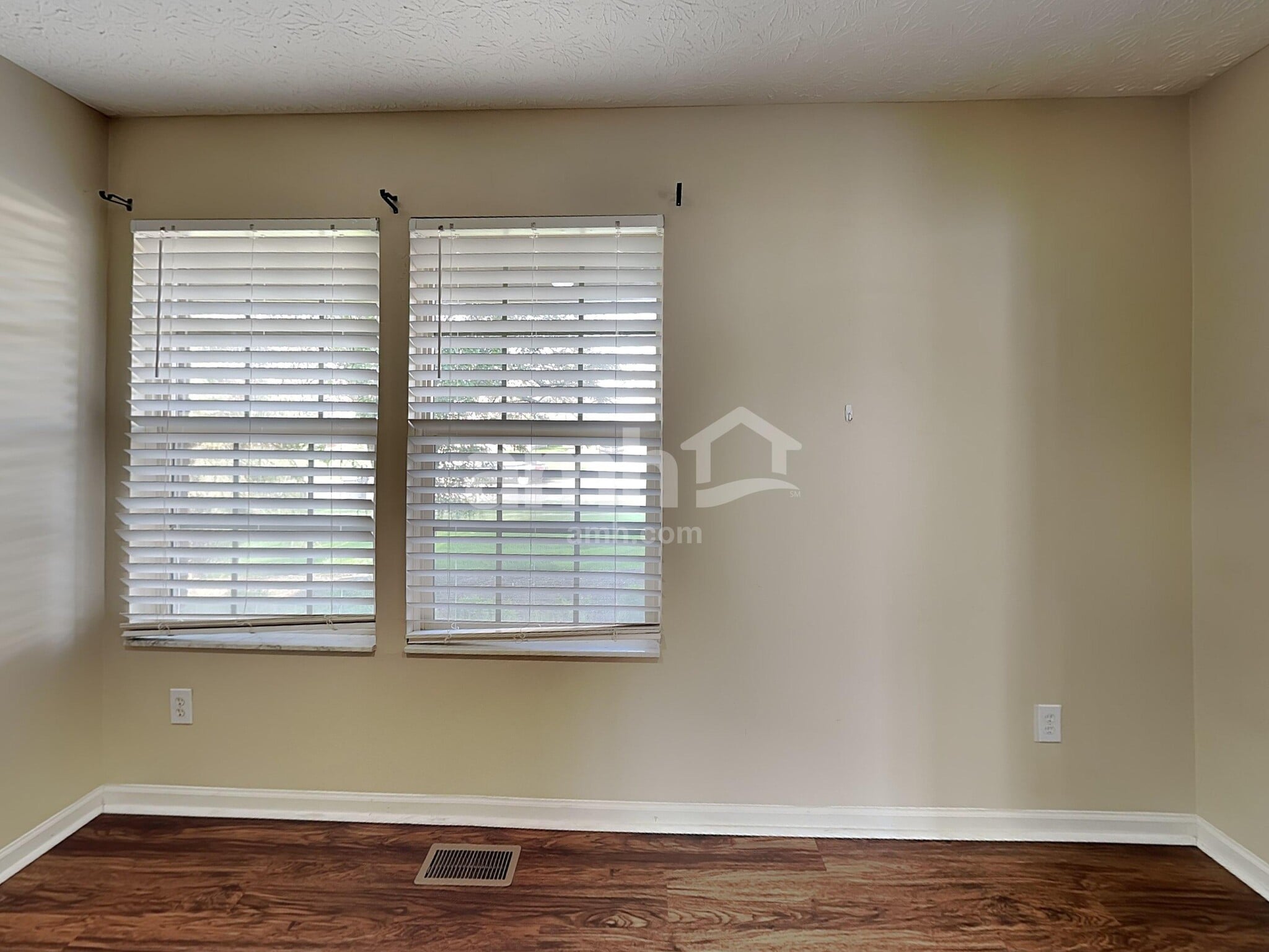 Building Photo - 942 Mahle Dr