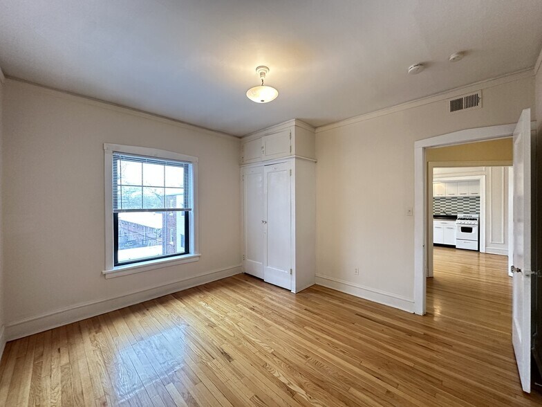 Building Photo - 1312 Oak Ave