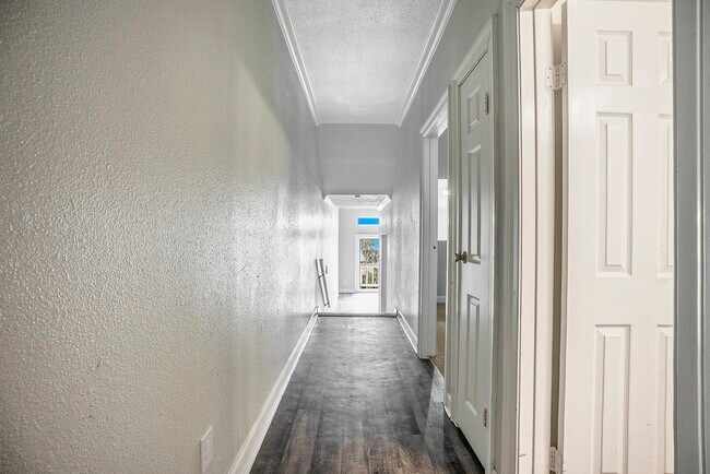 Building Photo - 7820 Seawall Blvd