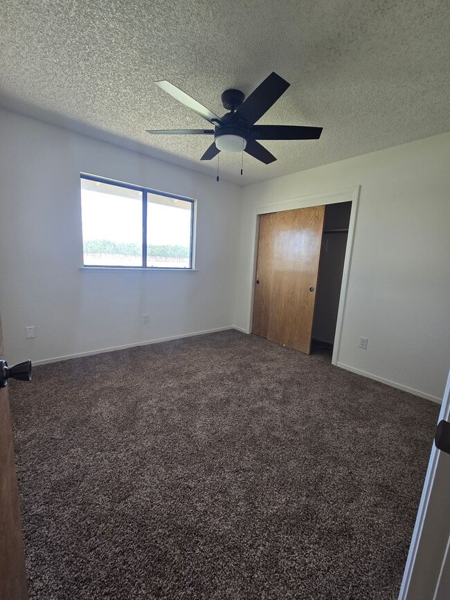 Building Photo - 3 BR 2 BA country home available now