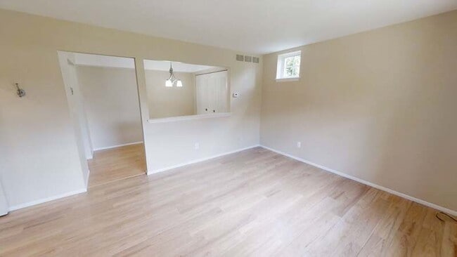 Building Photo - 529 Longshore Dr