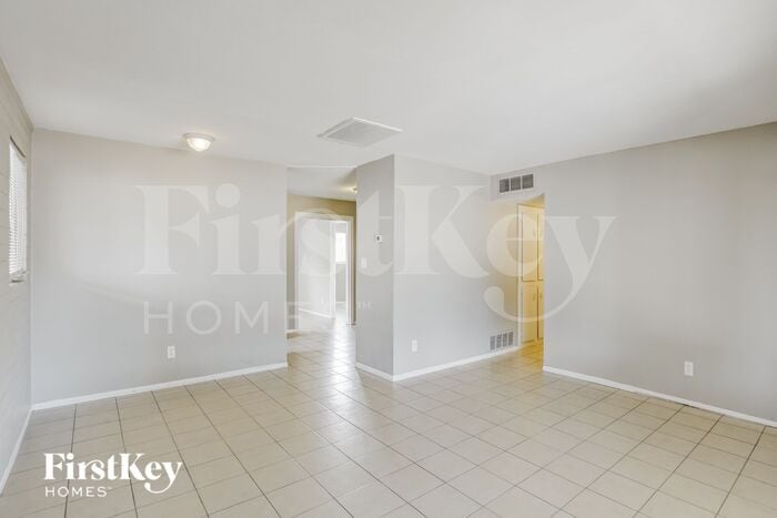 Building Photo - 6129 N 31st Dr